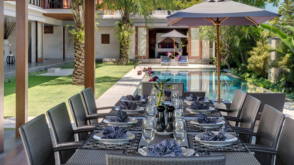 Bendega Rato - Bale by the pool